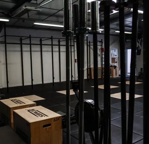 Espace d'entraînement CrossFit avec machines Concept 2 et Assault Bike